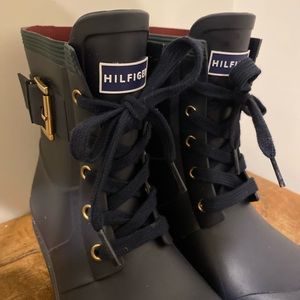Tommy Hilfiger Rain Boots! Navy Blue size 8!